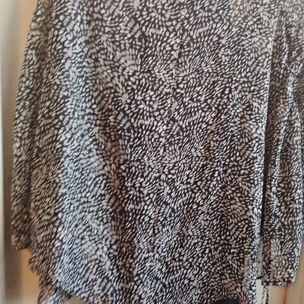 NY Collection Monochrome Patterned Blouse - Picture 4 of 11